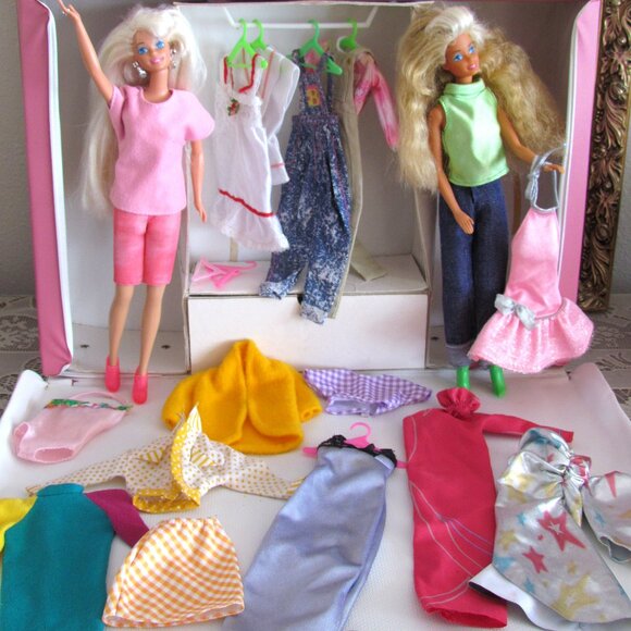 BARBIE CLOTHES & DOLLS LOT in CARRY CASE CLOSET, 2 BARBIES w GLORIOUS HAIR, 1976 - Picture 2 of 15
